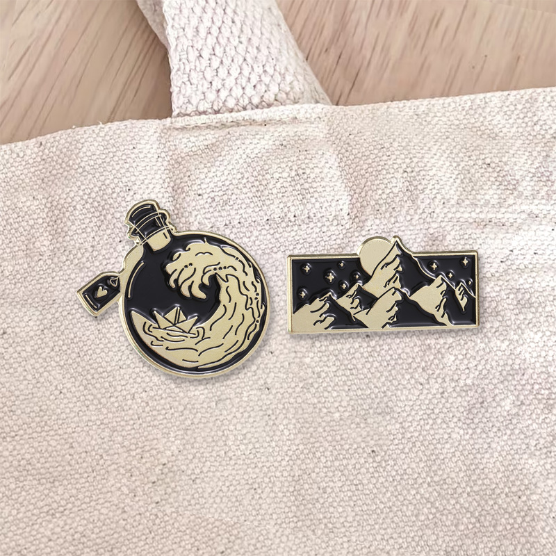 Travel Accessories Jewelry - Ozeanwellen-Flasche Berglandschaft Emaille-Abzeichen Natur-Reise-Pin Legierungs-Brosche Schmuckzubehör