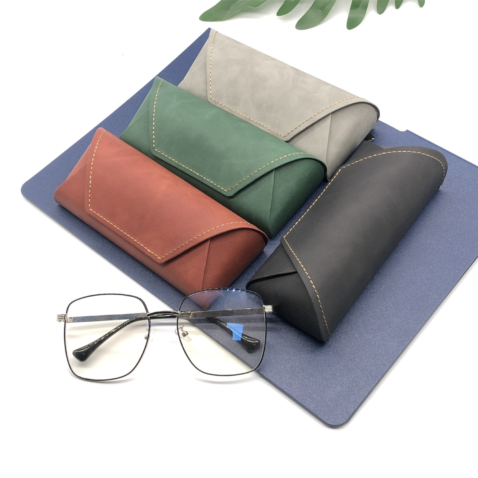 Brillenetui aus PU und Metall, – Travel Accessories Ideas Bewertung und Preis